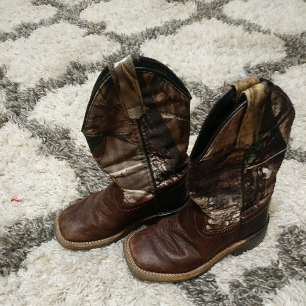 Boys boots